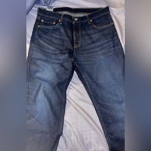 Dark blue Levi’s W33 L30